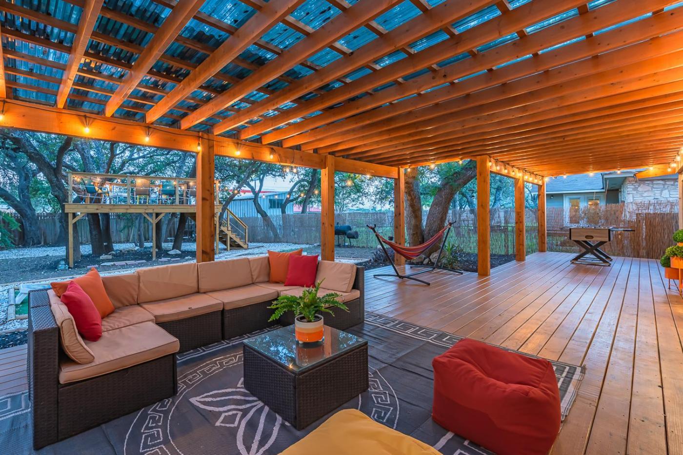 Luxurious Home With Hot Tub & Tree Deck By 6Flags San Antonio Exterior photo