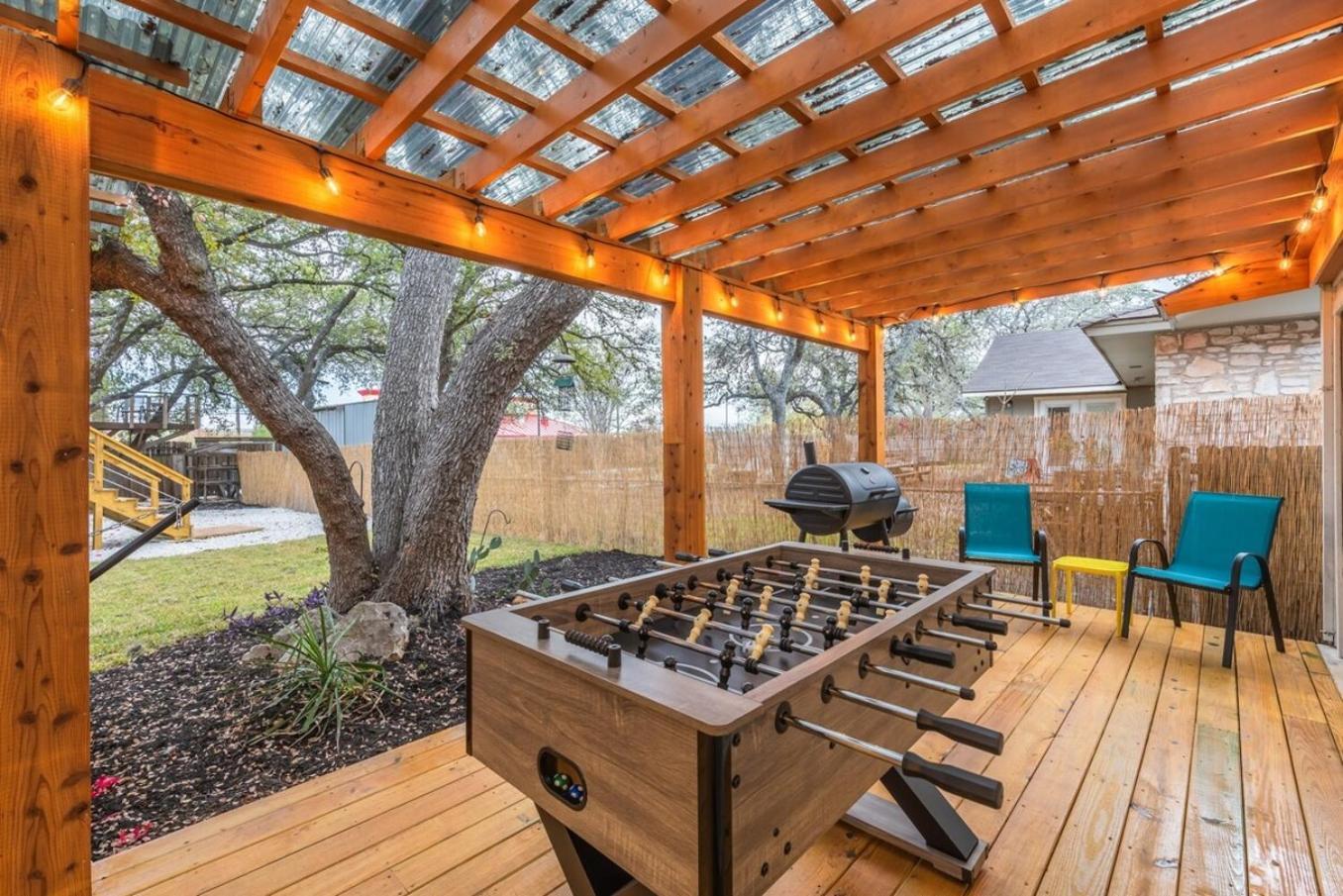 Luxurious Home With Hot Tub & Tree Deck By 6Flags San Antonio Exterior photo