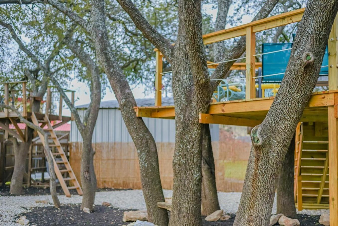 Luxurious Home With Hot Tub & Tree Deck By 6Flags San Antonio Exterior photo