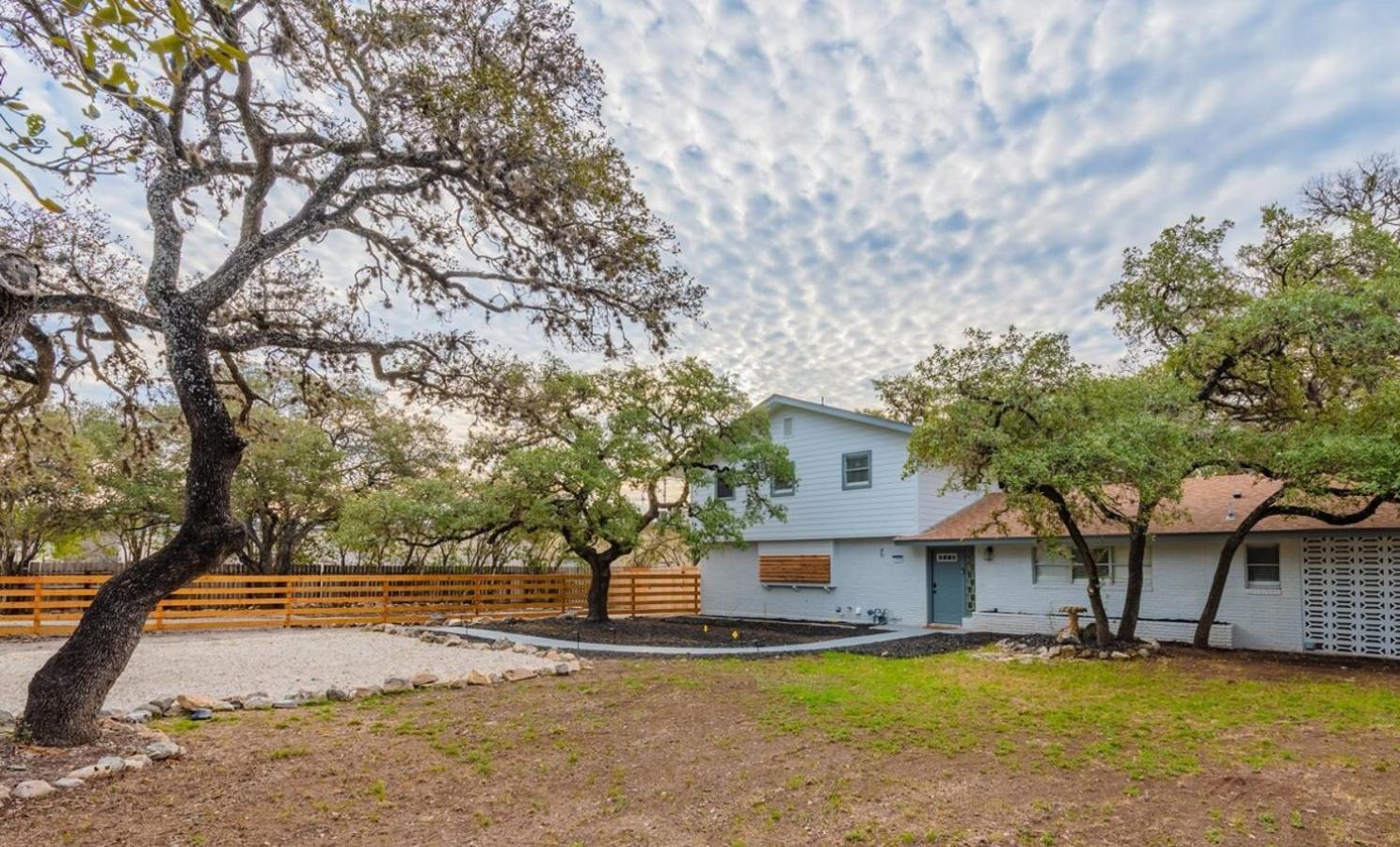 Luxurious Home With Hot Tub & Tree Deck By 6Flags San Antonio Exterior photo