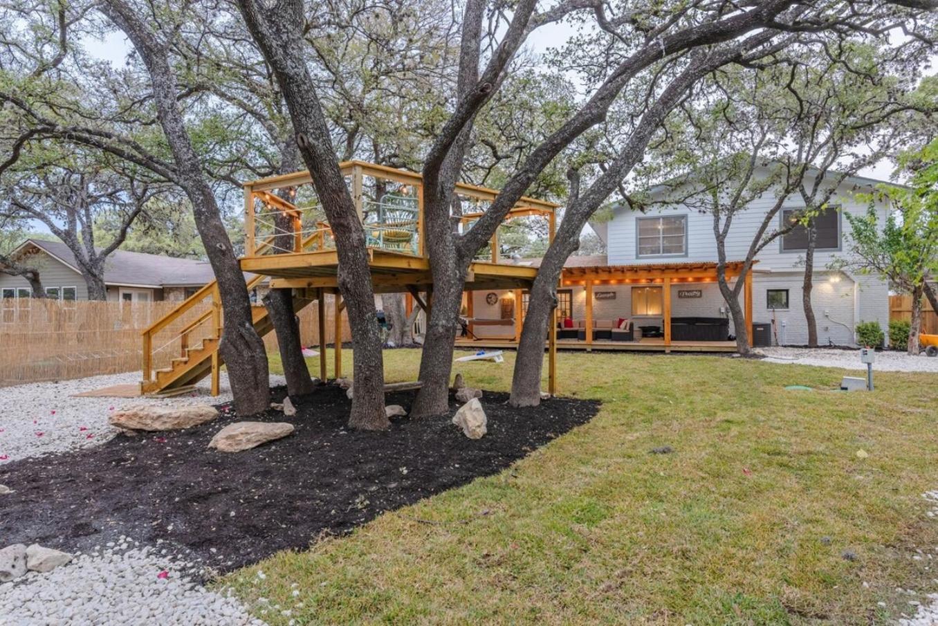 Luxurious Home With Hot Tub & Tree Deck By 6Flags San Antonio Exterior photo